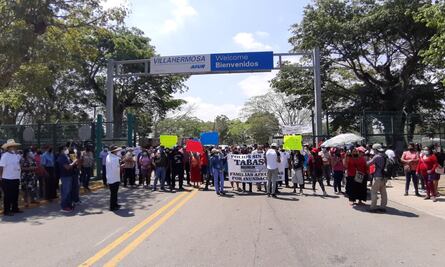 Servidores de la Nación y damnificados protestan en visita de AMLO a Tabasco 