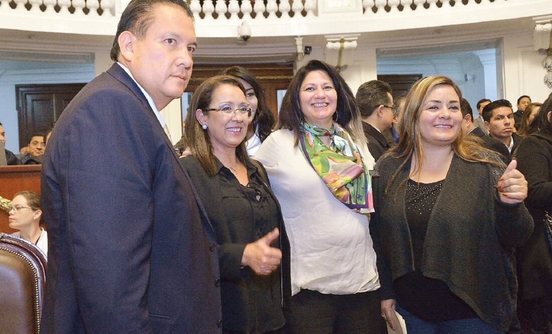 La presidenta de la Comisión de Atención a Grupos Vulnerables de la Asamblea, Elizabeth Mateos (final derecha), señaló que habrá un acceso efectivo a la justicia con la atención a necesidades específicas de las víctimas (CORTESÍA)