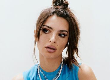 Emily Ratajkowski celebra su cumpleaños 32 en minivestido de piel