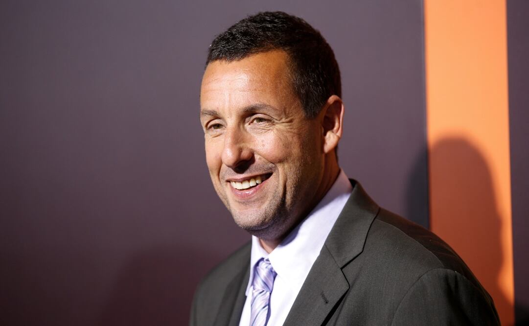Adam Sandler posa en la premier de Netflix. Foto: REUTERS/Danny Moloshok, archivo El Universal 