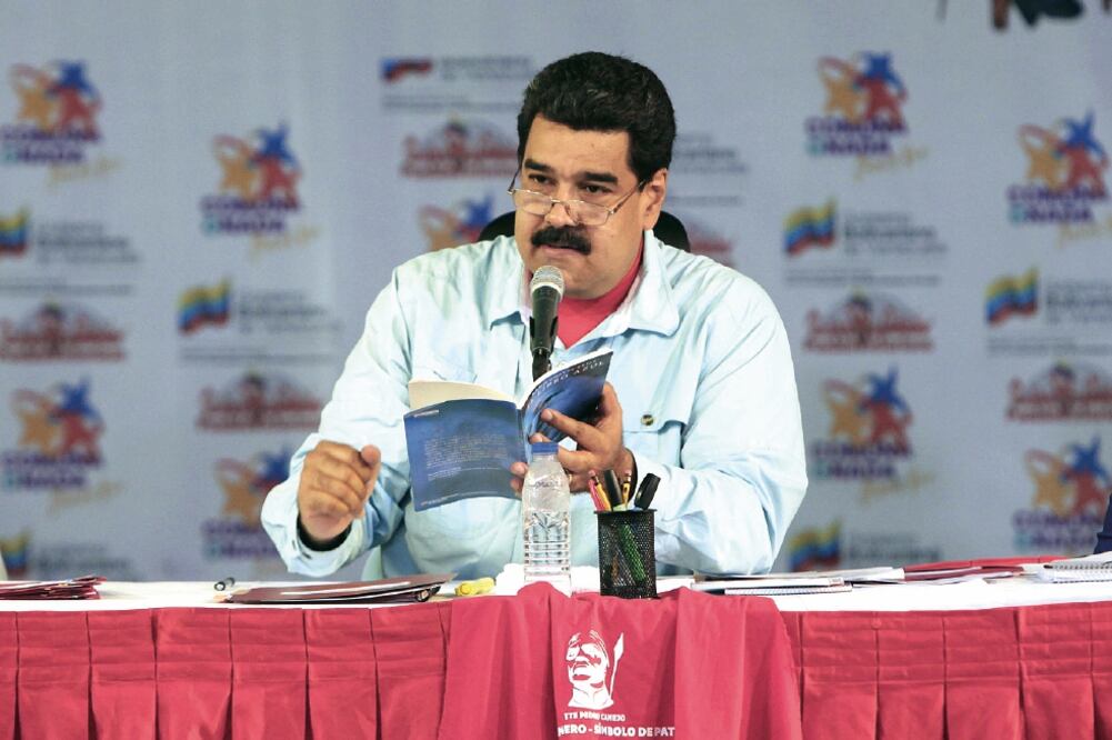 El presidente venezolano, Nicolás Maduro, participó ayer en una reunión con el Consejo Presidencial de las Comunas y los Consejos Comunales (ANDREINA BLANCO. XINHUA)