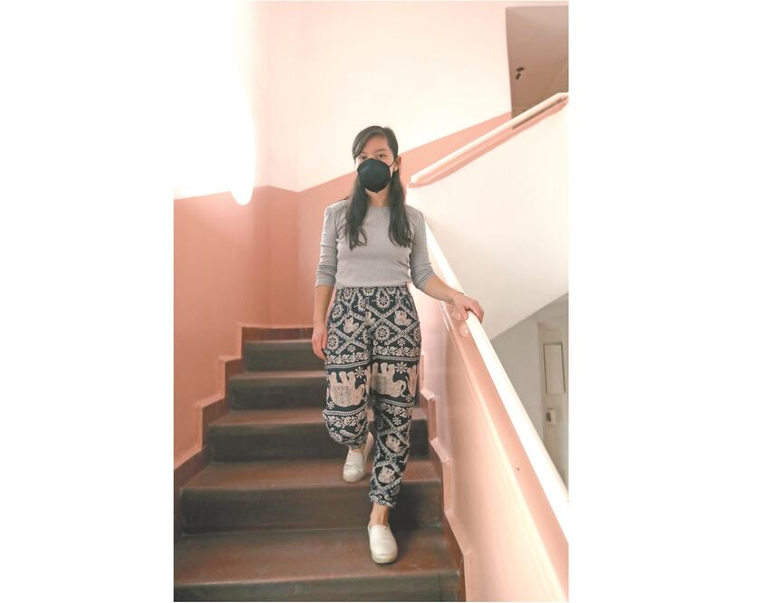 Tras perder su empleo, Melisa Ornelas comparte el pago de la renta de un departamento con un roomie e inició un negocio de venta de congeladas para obtener algunos ingresos, pues ya vendió sus muebles. Foto: VALENTE ROSAS. EL UNIVERSAL