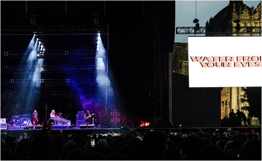 Concierto de Interpol en el Zócalo de CDMX. Banda invitada Water from your eyes. Fotos: Abril Ángulo/ El Universal