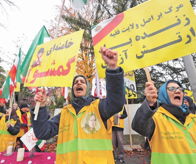 Manifestantes en Berlín expresan su apoyo a los iraníes que salieron a las calles a rechazar el alza a la gasolina. Foto: EFE