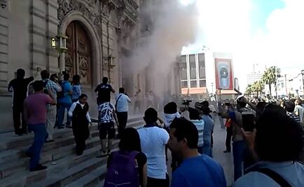 Manifestantes causan destrozos en Palacio de Chihuahua