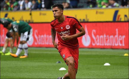 Salcedo juega medio tiempo con Frankfurt