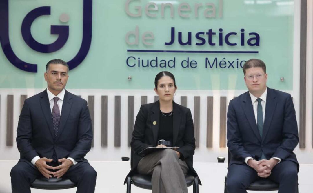 Secretario de Seguridad y Protección Ciudadana Omar García Harfuch, la fiscal de la CDMX Bertha Alcalde Luján y el secretario de Seguridad de la CDMX Pablo Vázquez, durante conferencia sobre avances del asesinato de los colaboradores de la jefa de Gobierno Clara Brugada (19/08/2025). Foto: Carlos Mejía / EL UNIVERSAL