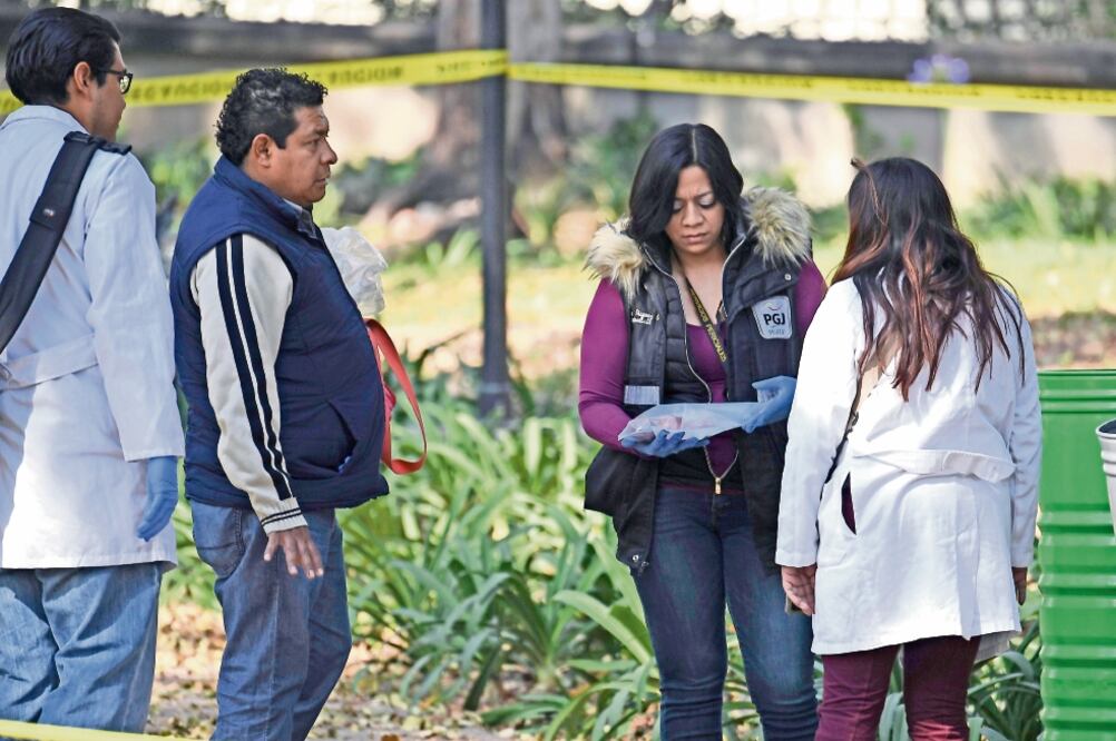 Investigación. La policía capitalina revisará las cámaras de seguridad para encontrar al o los responsables del crimen. Foto: GUILLERMO PEREA. EL UNIVERSAL