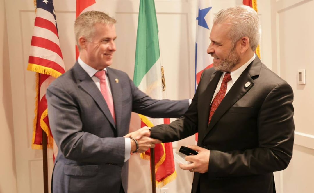 Presidente y CEO de CPKS, Keith E. Creel y el gobernador de Michoacán, Alfredo Ramírez Bedolla. Foto: Especial