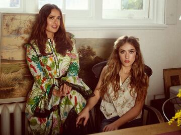 Valentina, hija de Salma Hayek, encanta con su look de graduación