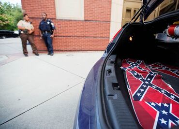Aparecen banderas confederadas en sitios vinculados a Luther King