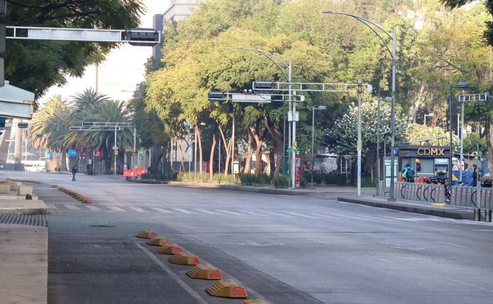 En algunas vialidades importantes se apreció la falta de carga vehicular y la poca presencia de personas en las calles. Fotos: Axel Sánchez/ EL UNIVERSAL