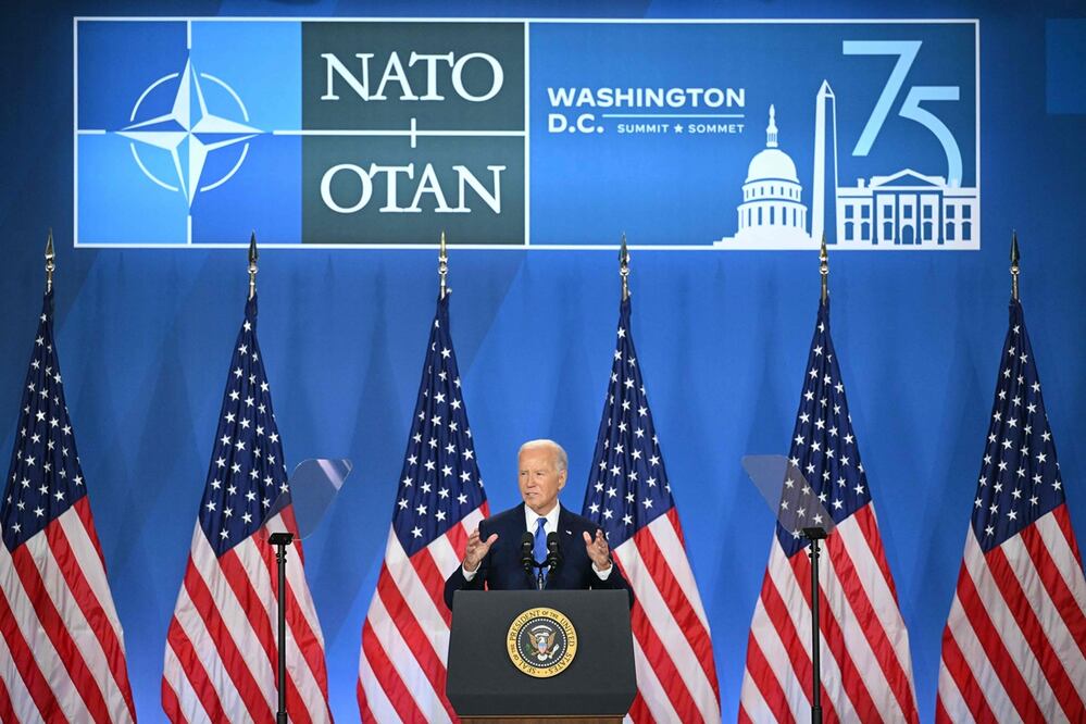 El presidente de Estados Unidos, Joe Biden, habla durante una conferencia de prensa al cierre de la 75ª Cumbre de la OTAN en el Centro de Convenciones Walter E. Washington. Foto: AFP