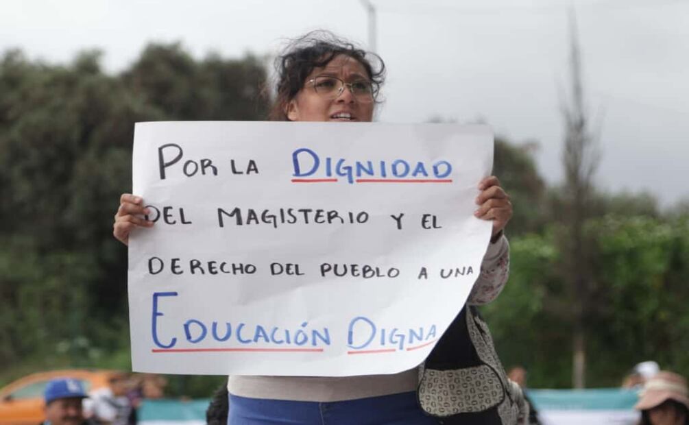 Maestros del Estado de México bloquean caseta México-Puebla para exigir pagos y basificación. Foto: Carlos Mejía