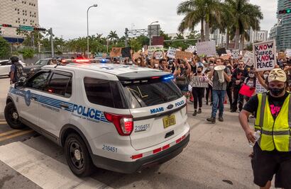 Policía de Miami prohíbe la técnica de arresto por estrangulamiento