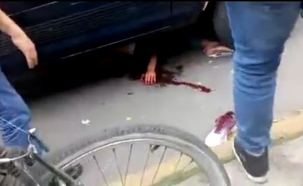 Asalta, lo arrollan y queda debajo de camioneta pidiendo ayuda