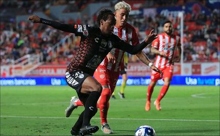 Pachuca derrota al Necaxa en el estadio Victoria