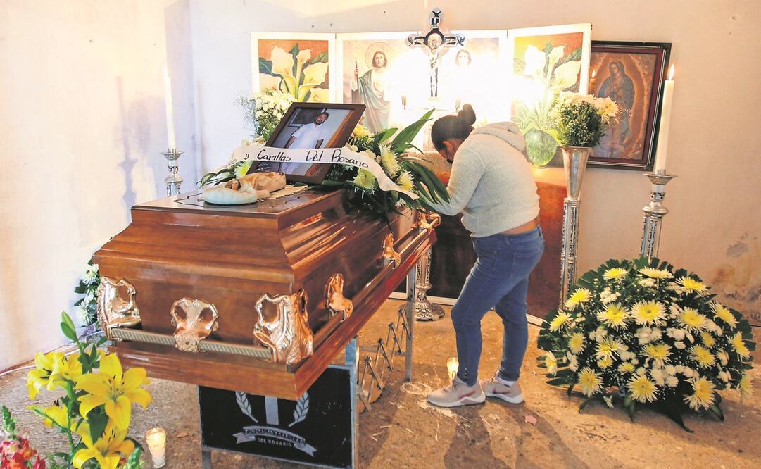 Ernesto Méndez es velado en una casa en la comunidad 5 de Mayo, San José Iturbide.