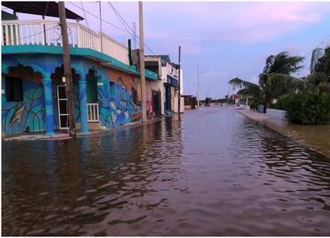 Siguen inundadas varias regiones yucatecas tras el paso del huracán "Milton"; Mérida reactiva actividades