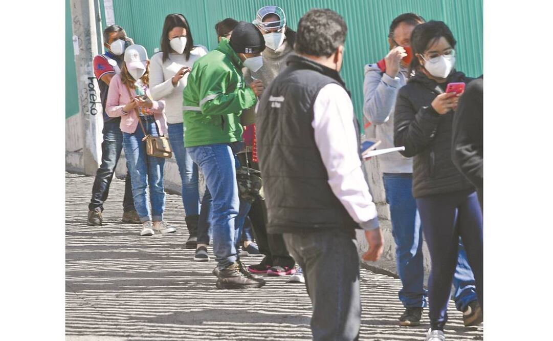 Fueron 635 personas las que ayer no alcanzaron dosis. Foto: ARCHIVO EL UNIVERSAL