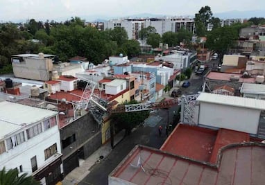 Vecinos piden retiro de antena de radiocomunicación colapsada en la GAM; "nos afecta tener aquí todo cerrado", dicen