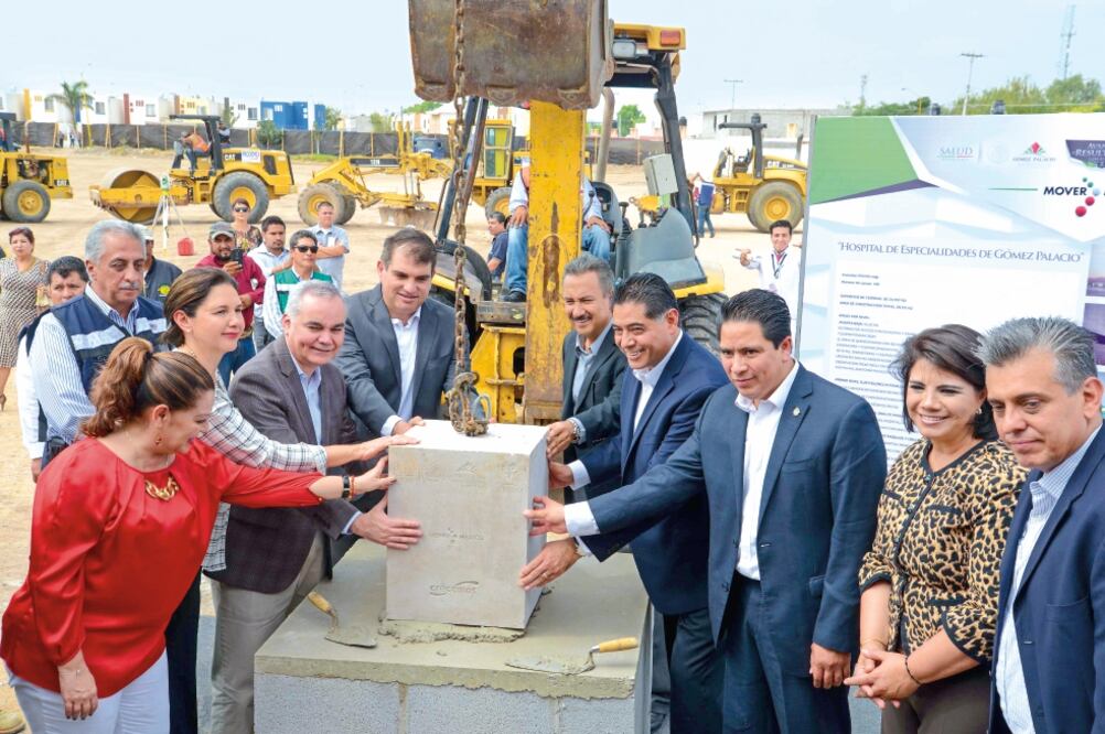 El mandatario de Durango, Jorge Herrera Caldera, junto con el director nacional del Seguro Popular, Gabriel O’S h ea Cuevas, pusieron en marcha la construcción del Hospital Regional de Especialidades de la Región Lagunera (ESPECIAL)