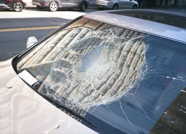 De cuánto es la multa por conducir con el parabrisas roto en CDMX