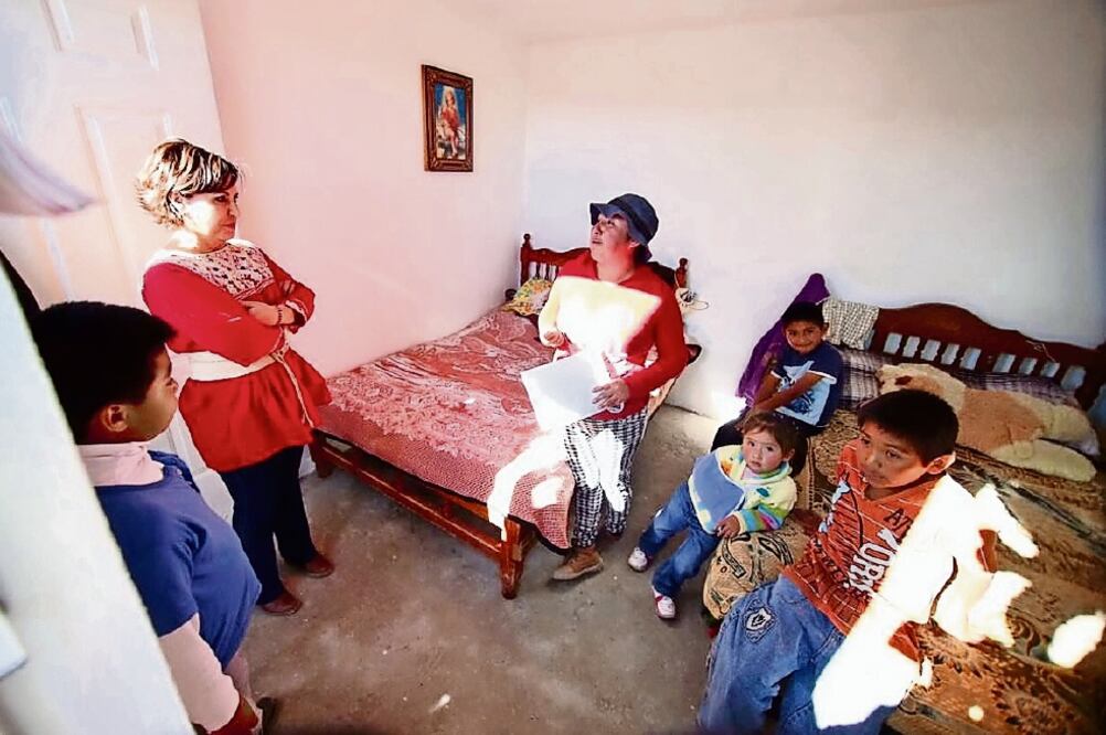 Rosario Robles Berlanga, titular de la Sedatu, de gira por Tlaxcala aseguró que el gobierno de la República trabaja con las autoridades de todas las administraciones estatales para que se construyan mejores ciudades (SEDATU)