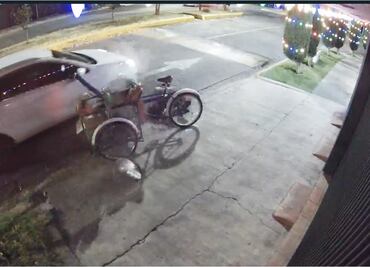 VIDEO: Mujer atropella a vendedor de tamales y huye de lugar; vecinos piden localizar a conductora en Naucalpan