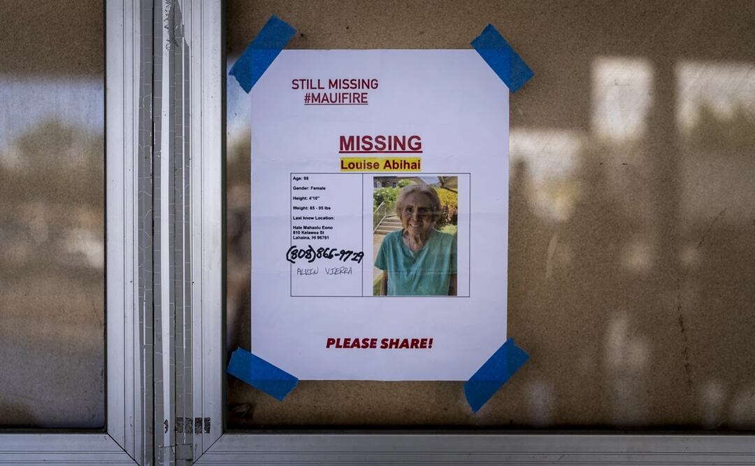 Un cartel sobre una persona residente en Lahaina desaparecida se ve en un tablón de anuncios en la catedral King de Maui. Foto: AP