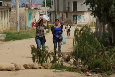 Desplazados mantienen campamento en zócalo de Oaxaca