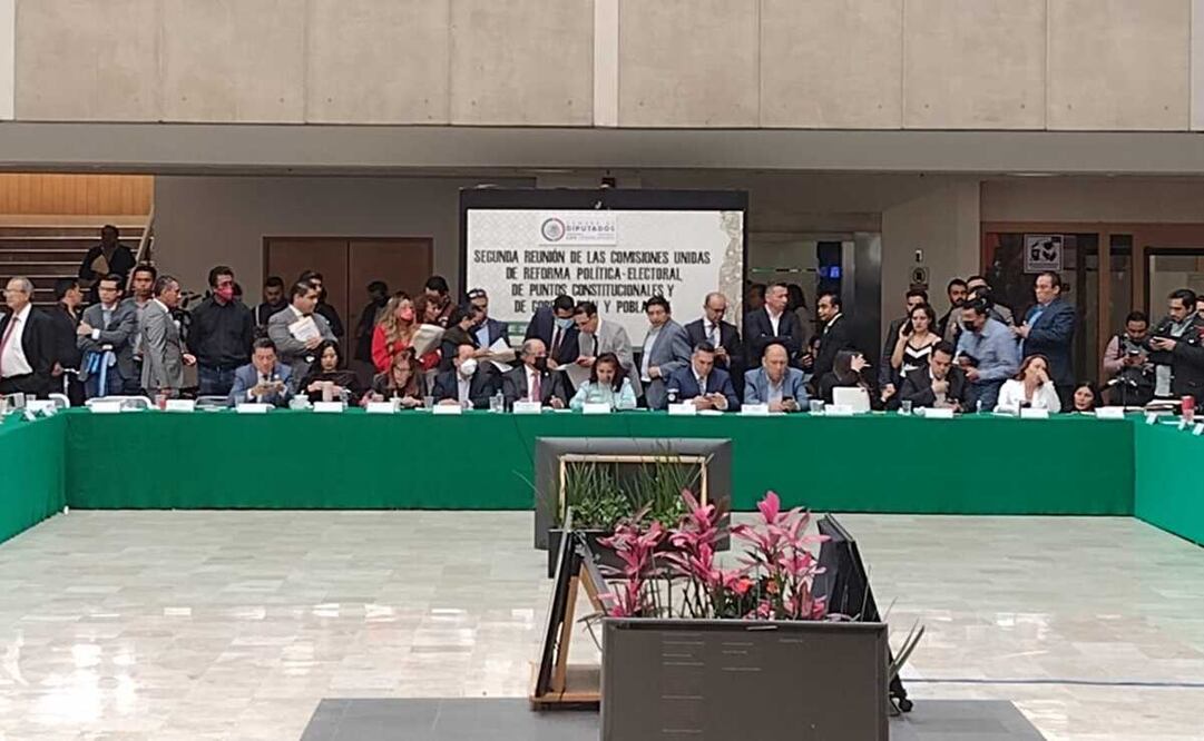 Comisiones Unidas de Reforma Política-Electoral, de Puntos Constitucionales, y de Gobernación y Población, en la Cámara de Diputados. Foto: Enrique Gómez / EL UNIVERSAL