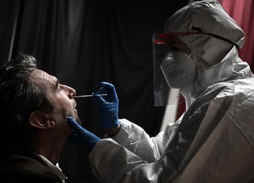 Tos y dolor de garganta ¿Cómo saber si debo realizarme una prueba Covid? La UNAM te explica