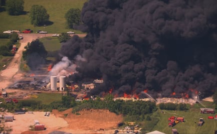 VIDEO: Incendio consume planta de reciclaje de plástico en Tennessee; no se reportan heridos