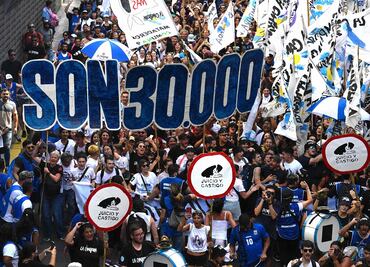 FOTOS: Marchan en Argentina a 49 años del golpe de Estado; "que no se pierda la memoria de lo que se vivió"