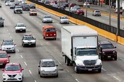 Aumentan precios de fletes por aumento de importaciones de autos chinos; Nissan México afirma que hay falta de tractocamiones de carga 