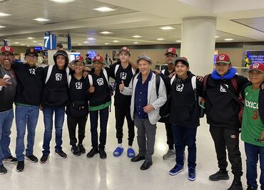 El famoso actor Rob Schneider le invitó la cena a equipo juvenil mexicano de beisbol