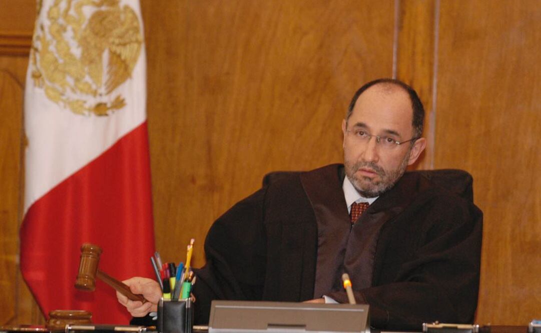 Pide ministro Cossío Díaz a juzgadores prepararse para combatir la corrupción