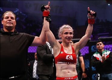 La luchadora Sexy Dulce saborea su estreno triunfal en las MMA