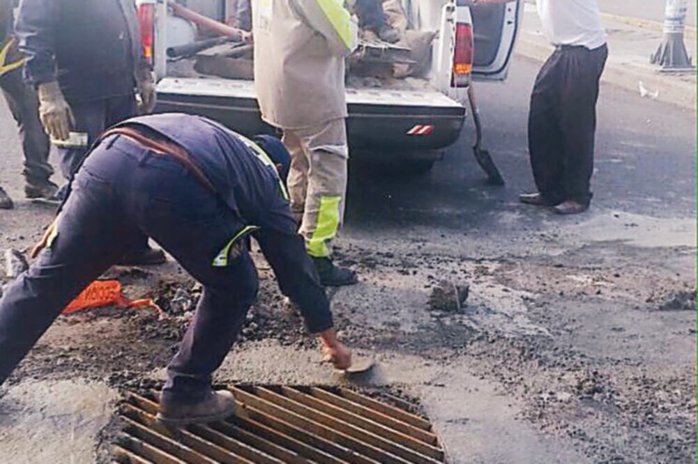 Horas después del accidente que costó la vida del recién nacido, autoridades capitalinas ordenaron tapar la coladera (GUILLERMO PEREA. EL UNIVERSAL)
