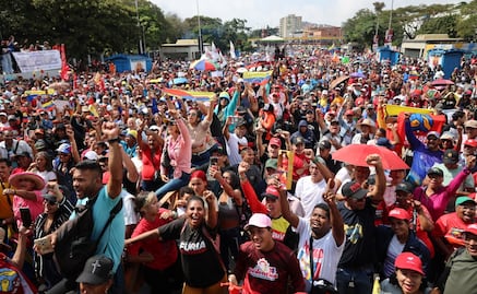 Jóvenes chavistas marchan en Venezuela para pedir liberación de Maduro y Cilia Flores; "defendemos el legado del comandante Chávez"