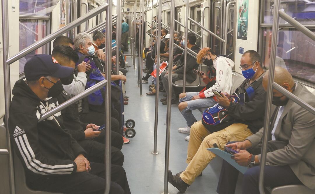 Metro sin sana distancia durante la pandemia. Foto: Carlos Mejía/EL UNIVERSAL