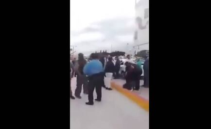Taxistas golpean a chofer de Uber en Tijuana
