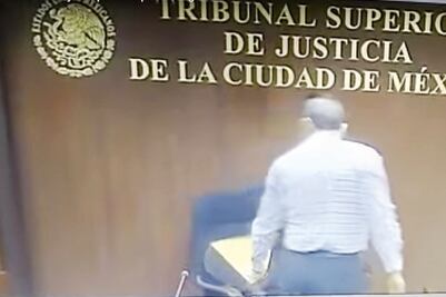 Denuncian a juez que rompió silla ante la procuraduría