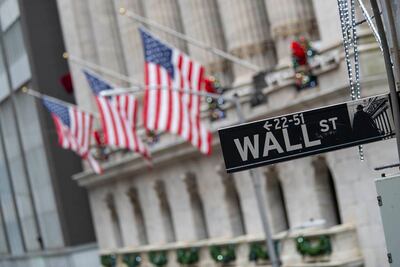 Wall Street abre al alza; Dow Jones llega a 800 puntos por acercamiento a pico de Covid-19