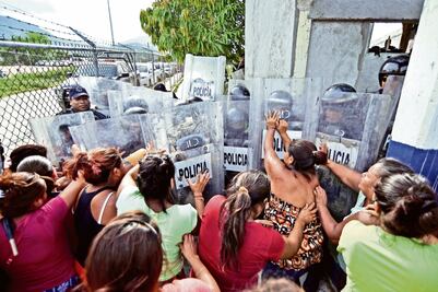 Deja 28 muertos riña en penal de Acapulco