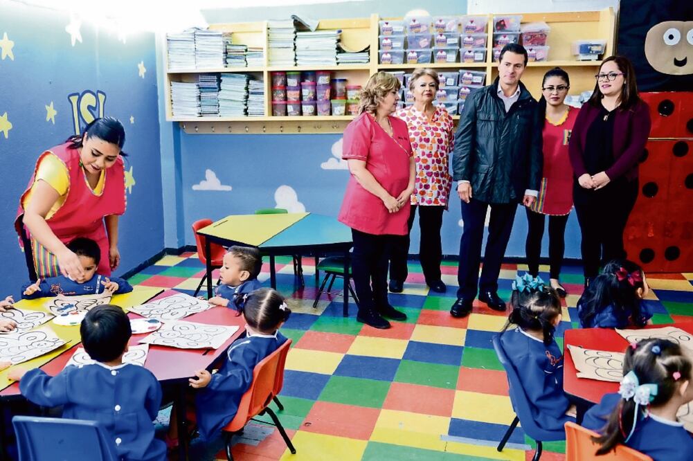 El Presidente observó los servicios que se ofrecen y el avance en la mejora de atención a niñas y niños en las estancias infantiles. (PRESIDENCIA)