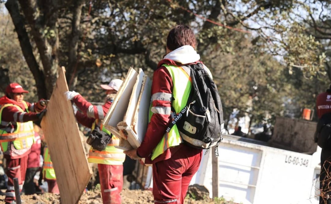 Gobierno de la CDMX realiza operativo en Atzoyotla, alcaldía Tlalpan; recuperan 34 hectáreas ocupadas ilegalmente.
Foto: Especial.