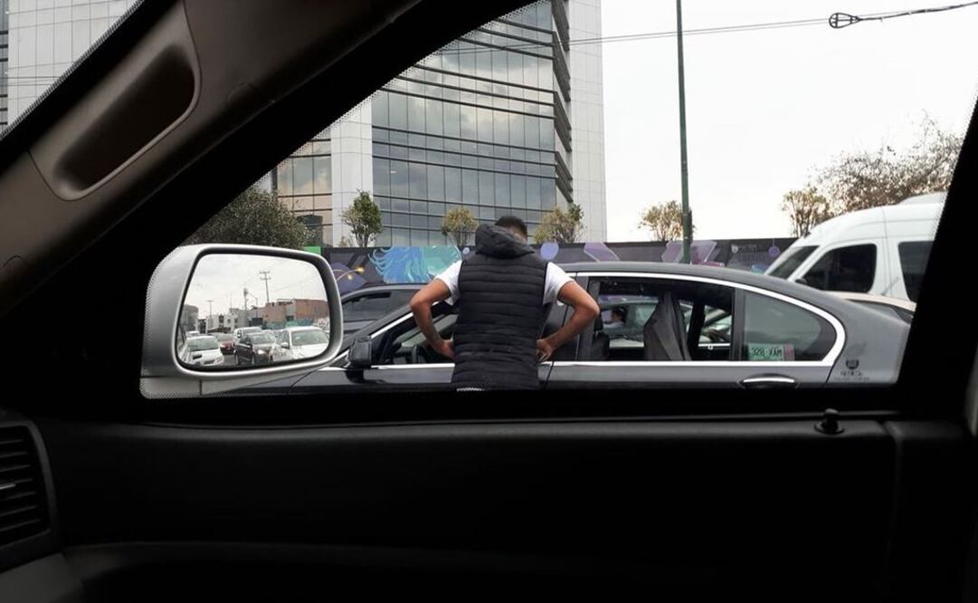 Una automovilista tomó foto del momento en que ocurría el robo. Foto tomada de @steph_cas