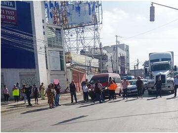 Vecinos bloquean el libramiento La Joya; exigen solución inmediata a escasez de agua en Cuautitlán